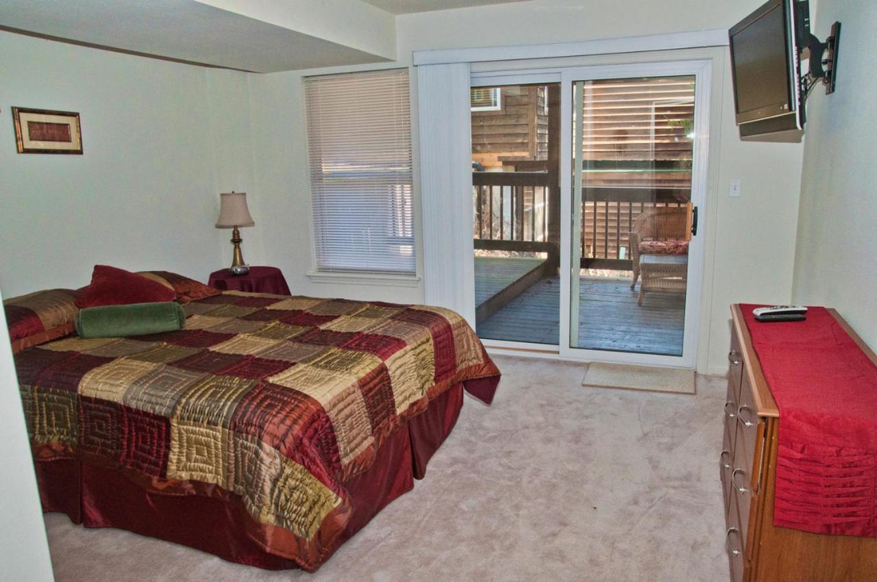 The Lodge At Old Kinderhook Camdenton Bagian luar foto